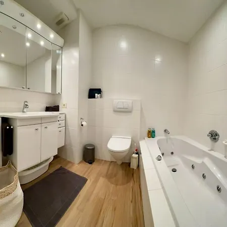 アパート The Marina Family